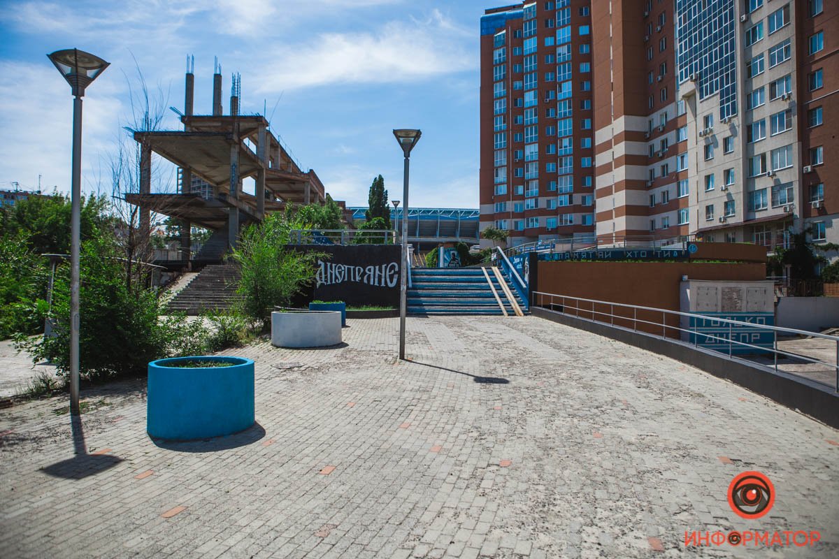 Фанаты ФК "Днепр" привели в порядок бульвар Кучеревского: как он выглядит сейчас 12