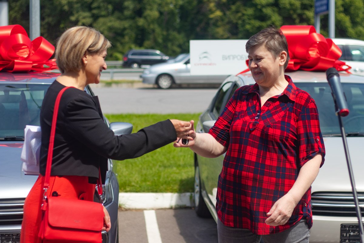 Тамара Дядюн из Харькова получила ключи от новенького авто
