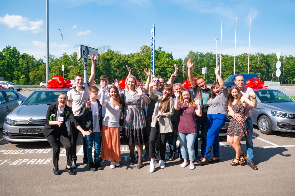 15 победителей акции "В АТБ покупай – АВТО приближай!" получили свои автомобили 12