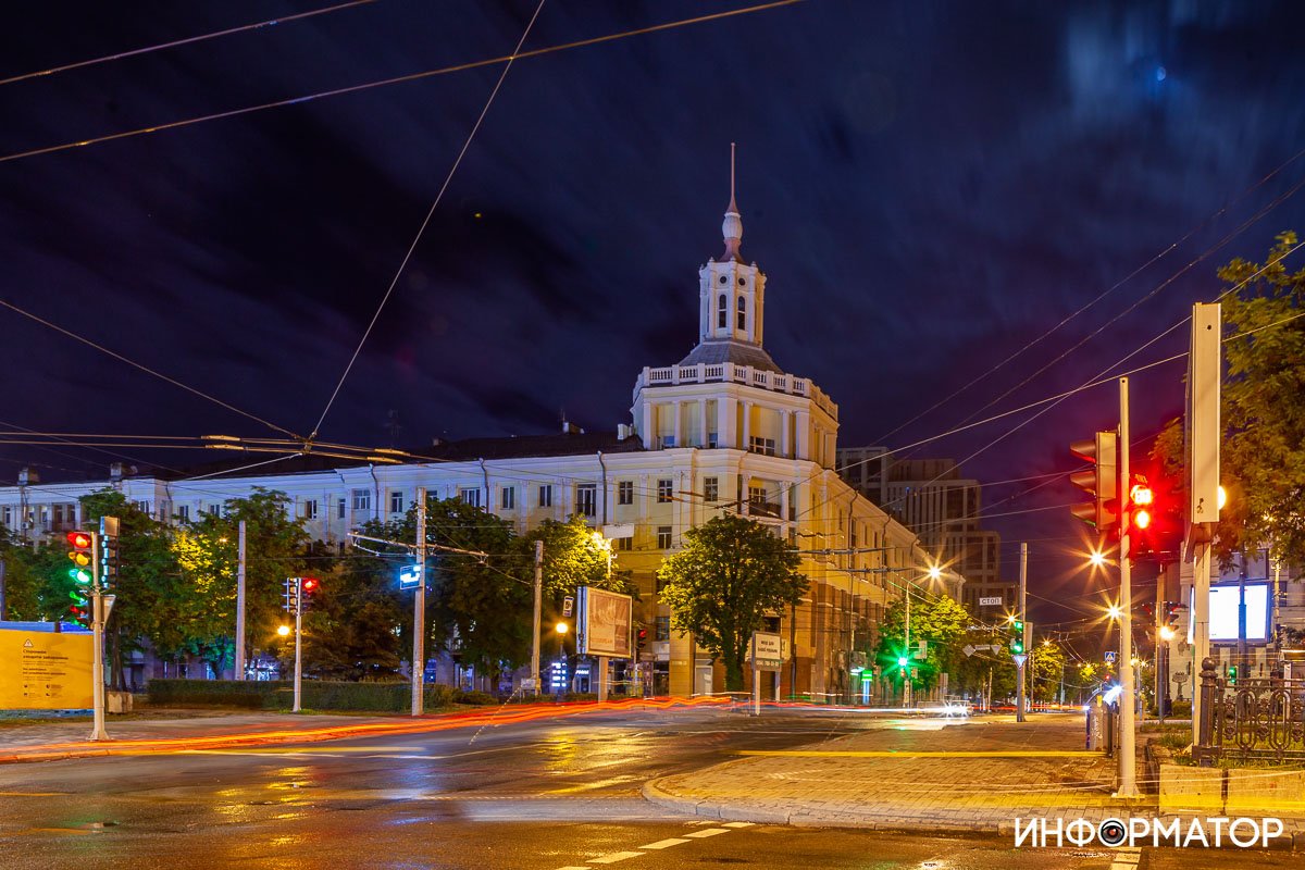 Улица Фабра ночью