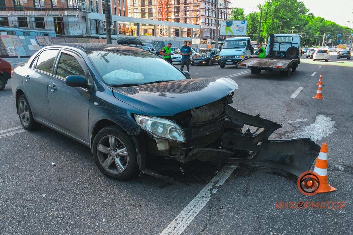 Toyota сильно повреждена Toyota сильно повреждена