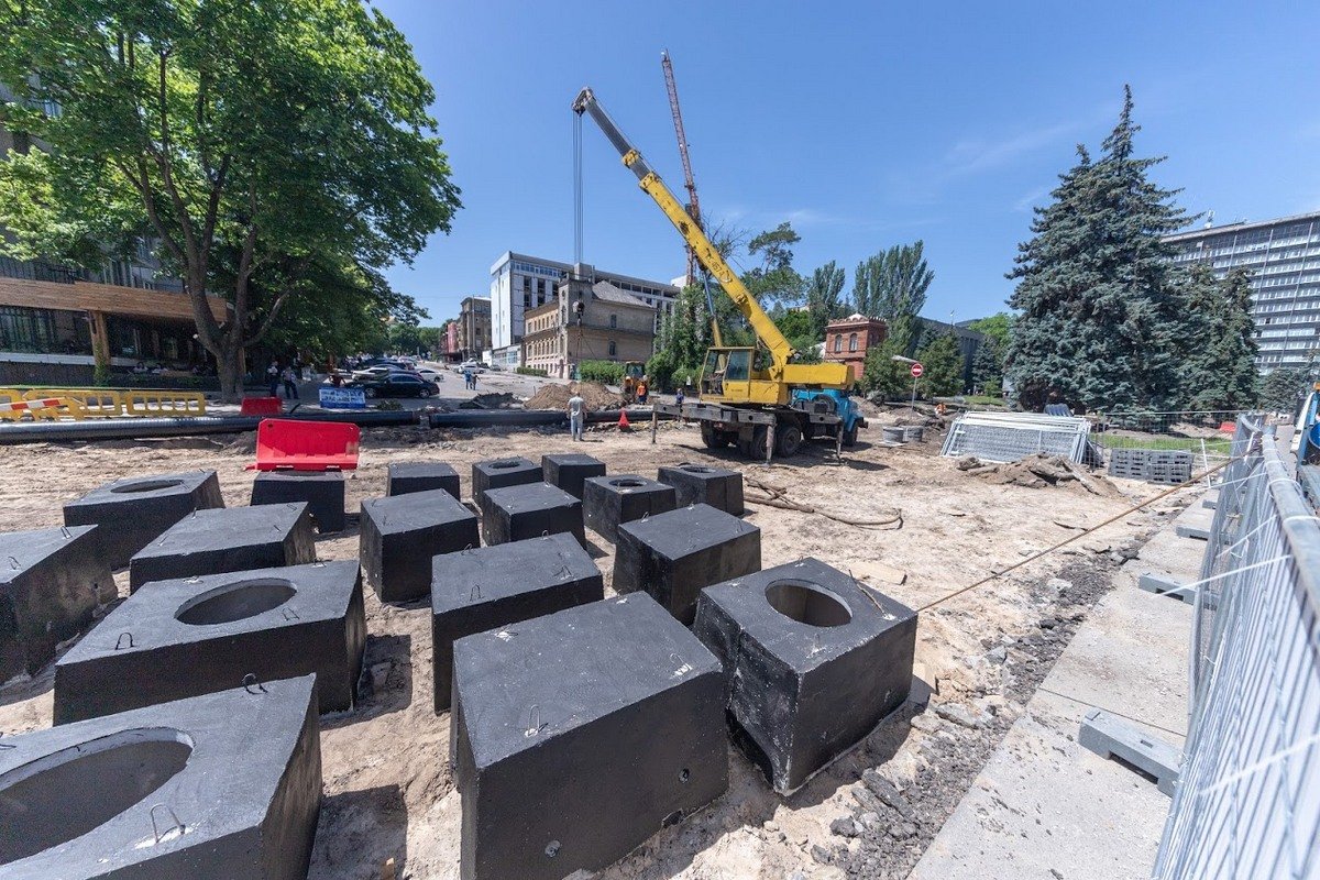 В Днепре проходит реконструкция улицы Яворницкого и площади Шевченко: как они будут выглядеть 15