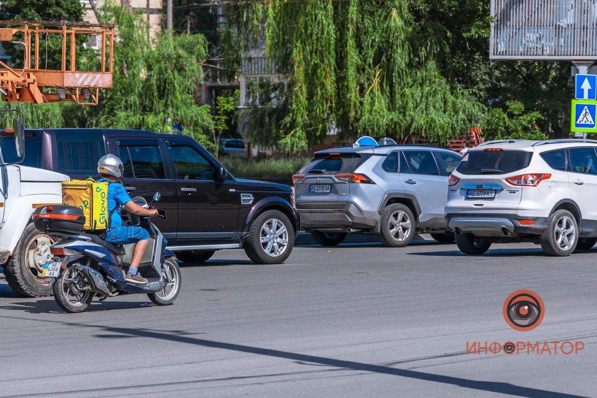 Парнишка с доверчивым взором Шагал напрямик по полям.