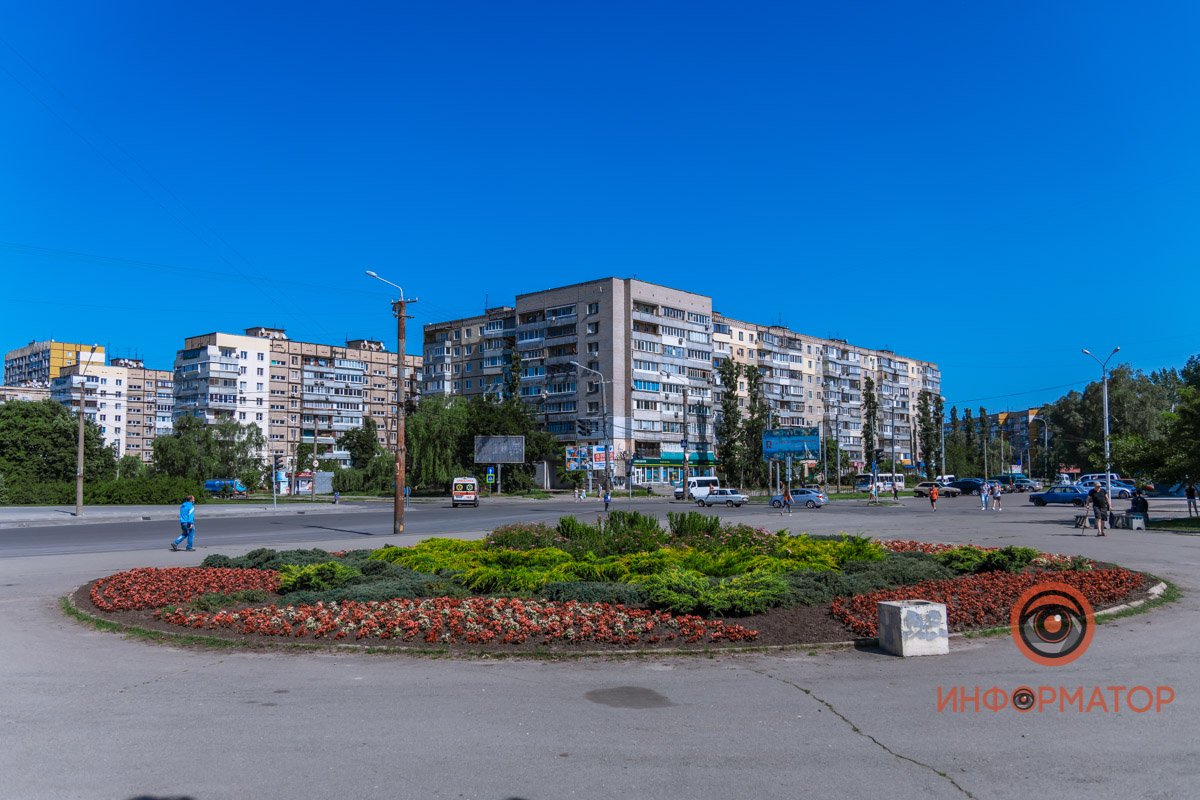 Веселый, счастливый, довольный, Ничуть не тревожась о том,