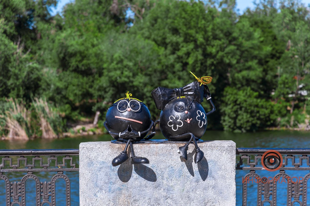 Послушай залетную птицу,— Не поздно пока еще, друг».