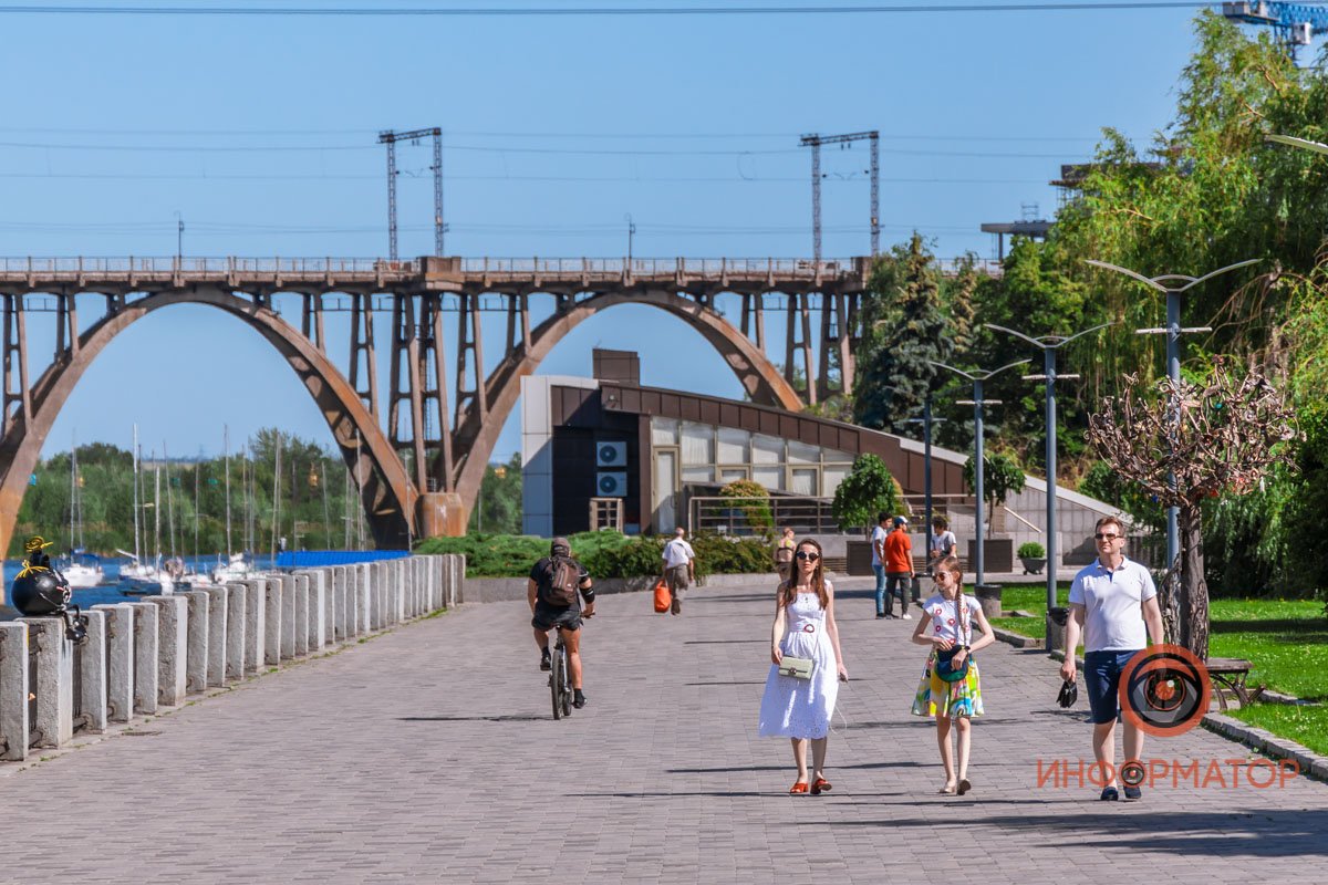 И тишь приходила как чудо, Когда умолкала гроза;