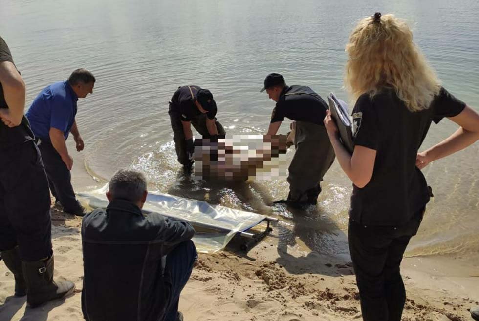 Тело женщины обнаружили на расстоянии 3-х метров от берега Тело женщины обнаружили на расстоянии 3-х метров от берега