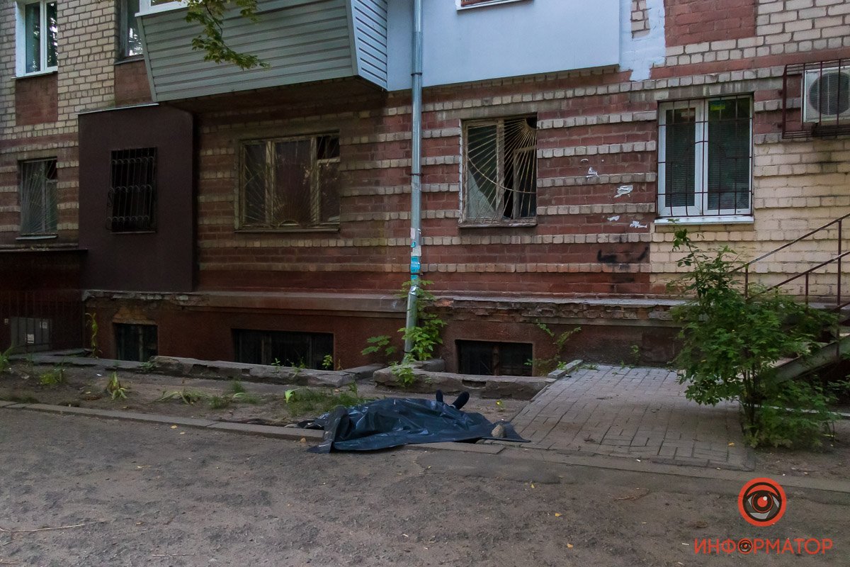 На место прибыли родственники умершего На место прибыли родственники умершего