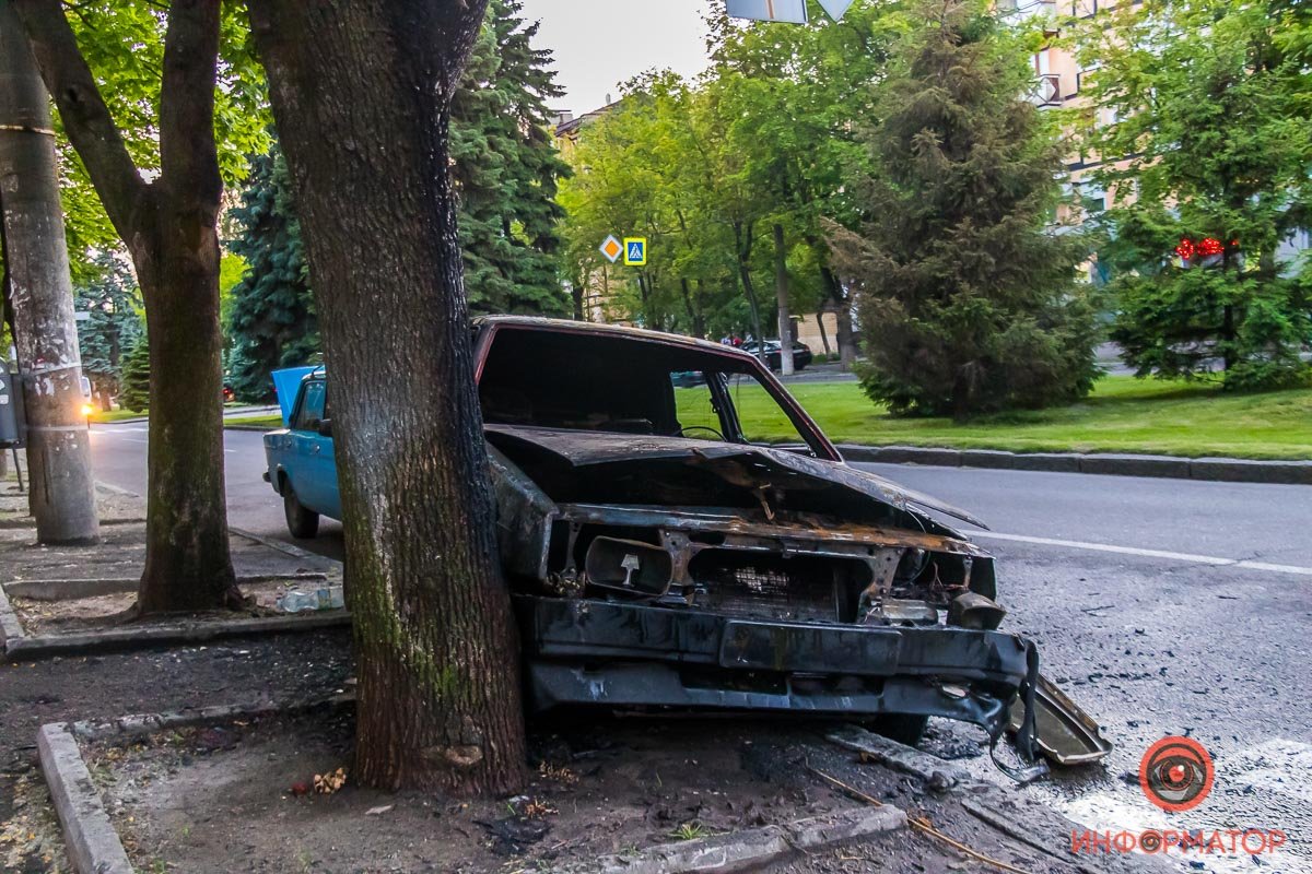 ВАЗ горел в районе дома №119 по проспекту Гагарина ВАЗ горел в районе дома №119 по проспекту Гагарина