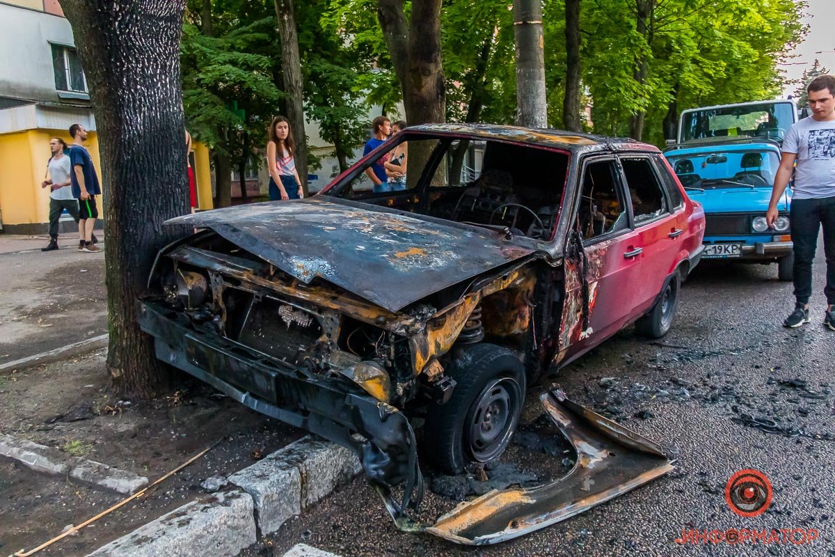 Возгорание произошло, когда водитель пытался завести машину Возгорание произошло, когда водитель пытался завести машину