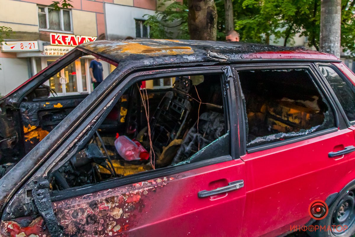 Сгорел салон и передняя часть автомобиля Сгорел салон и передняя часть автомобиля