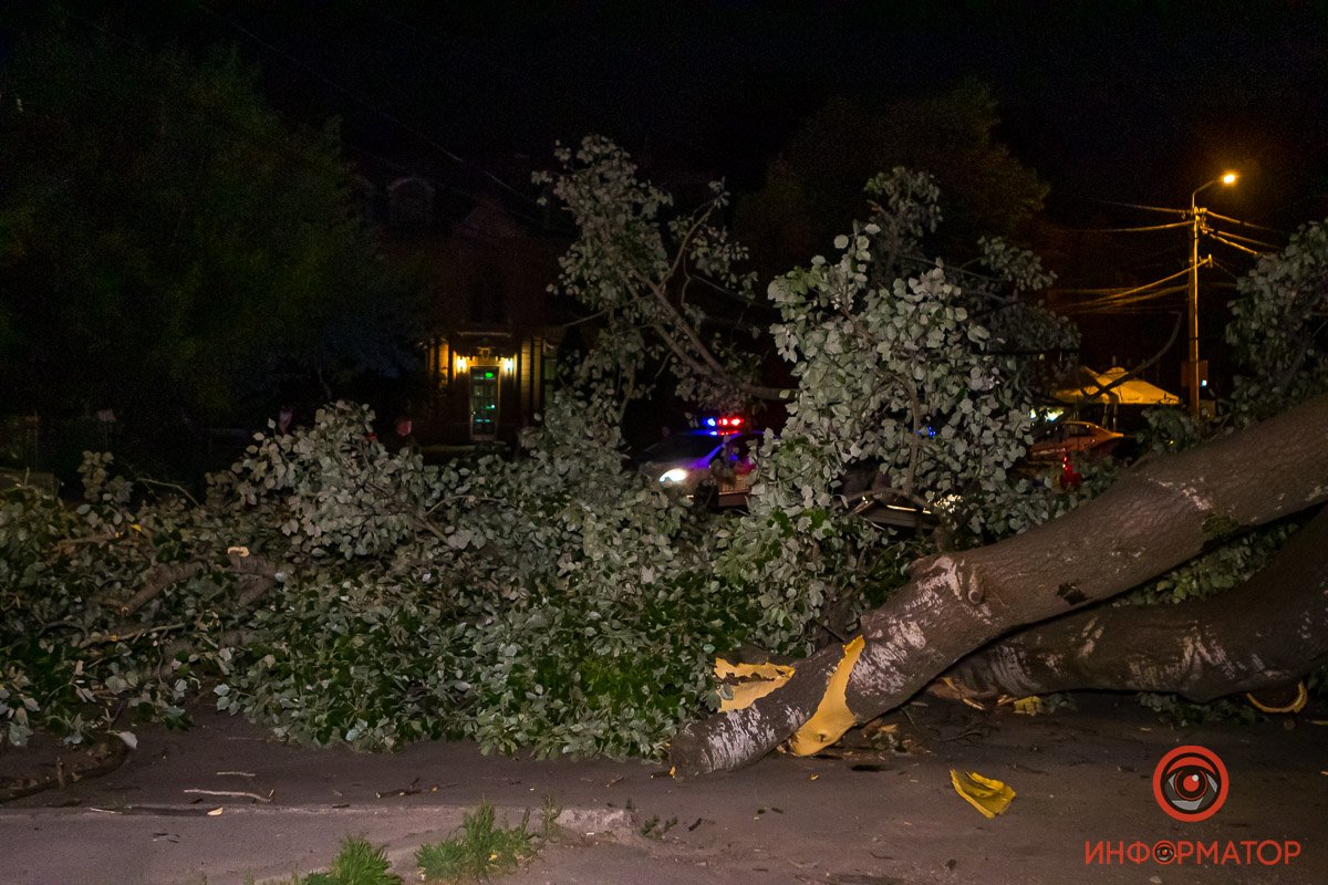 Проехать здесь невозможно Проехать здесь невозможно