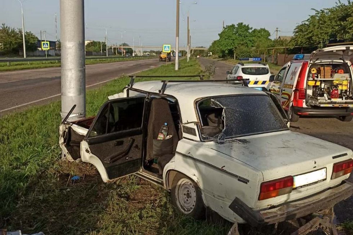 Помощь медиков понадобилась и пассажирам - женщине и двум детям Помощь медиков понадобилась и пассажирам - женщине и двум детям