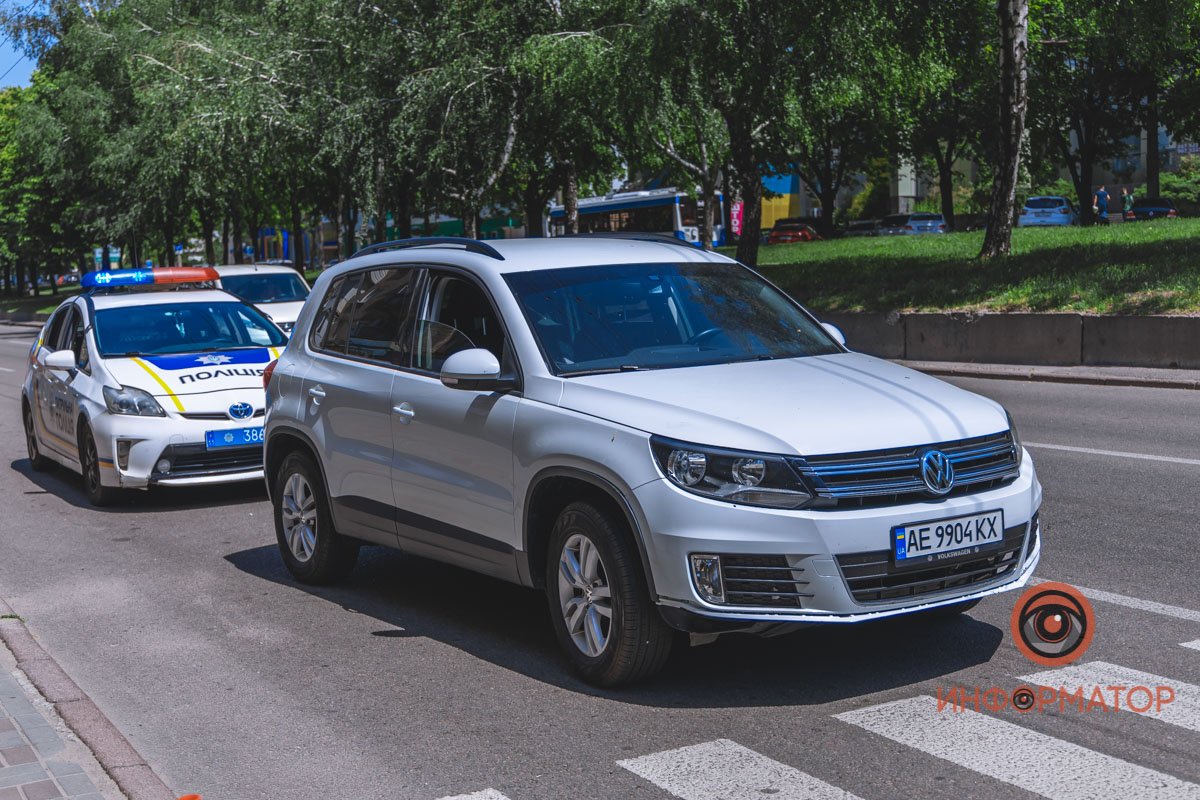 Занят правый ряд по направлению к улице Титова Занят правый ряд по направлению к улице Титова