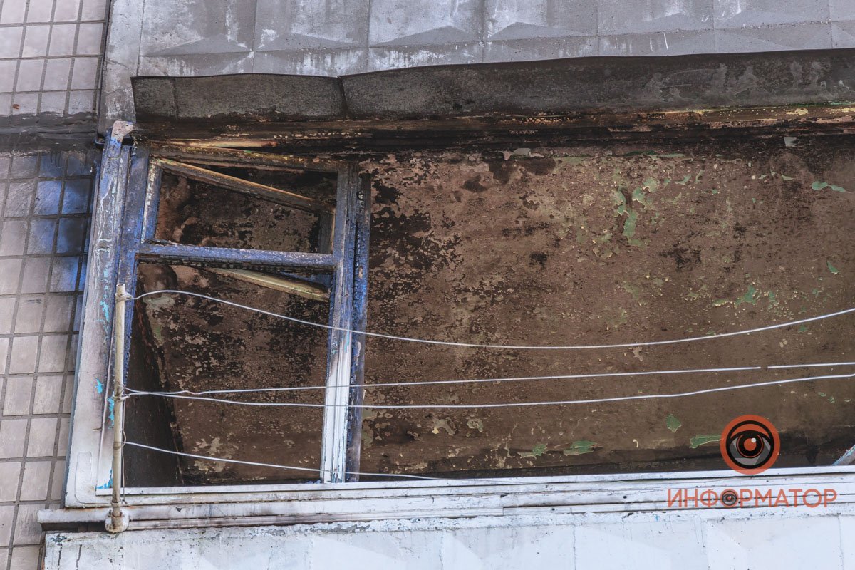 Все, что было на балконе, выгорело полностью