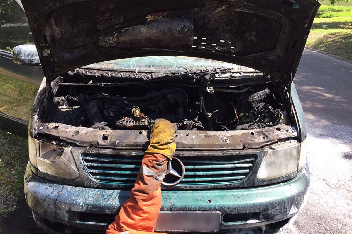 В Днепре на Погребняка загорелся Mercedes Vito 1