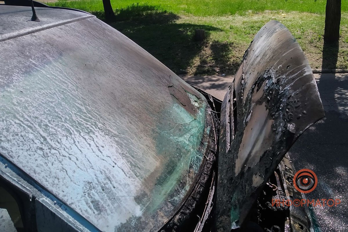 В Днепре на Погребняка загорелся Mercedes Vito 2