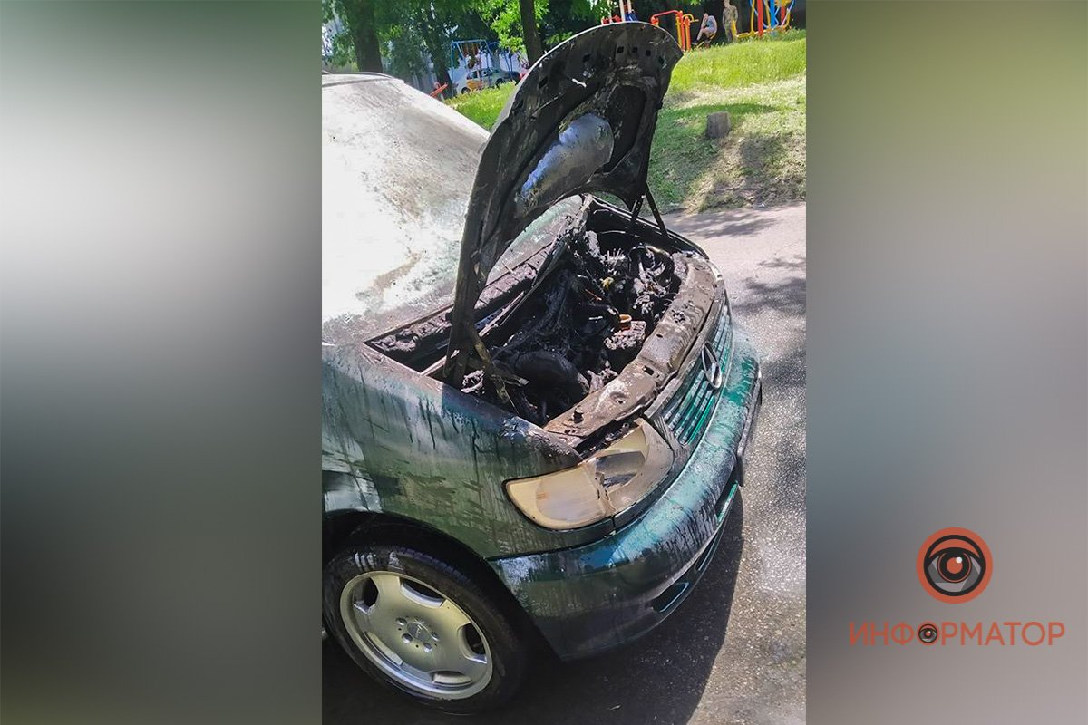 В Днепре на Погребняка загорелся Mercedes Vito 6