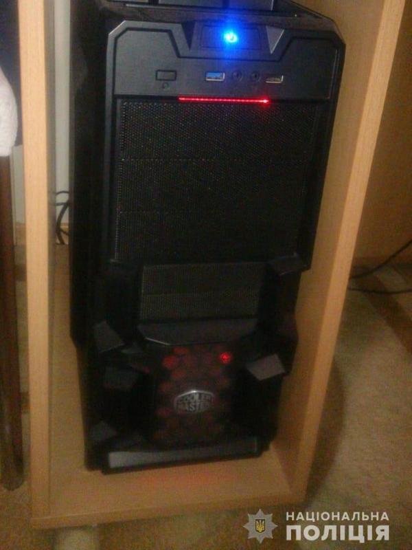 В доме у 30-летнего подозреваемого нашли технику, с помощью которой он мог распространять порно-ролики В доме у 30-летнего подозреваемого нашли технику, с помощью которой он мог распространять порно-ролики