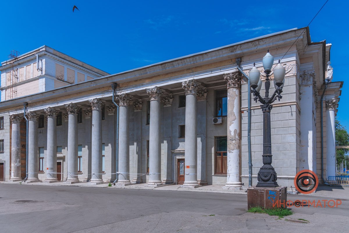 Здание нуждается в косметическом ремонте
