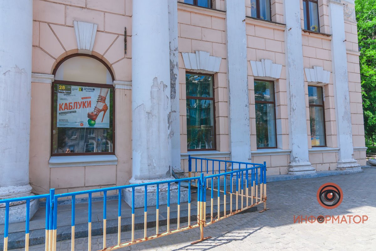 Их спрятали за окнами