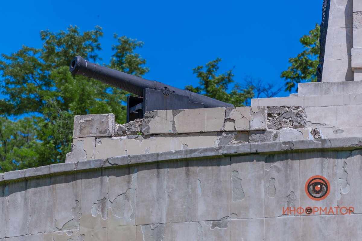 Монумент пребывает в аварийном состоянии 