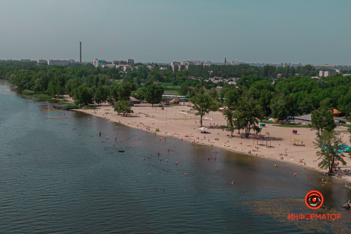 Как жители Днепра проводят жаркий день на пляже 1