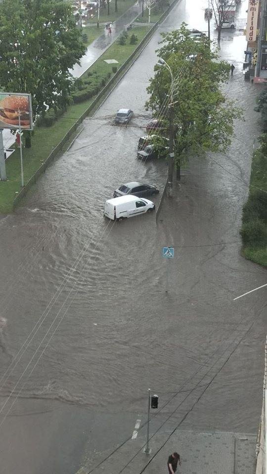 Дождь, град и порывы ветра: хроника непогоды в Днепре 5