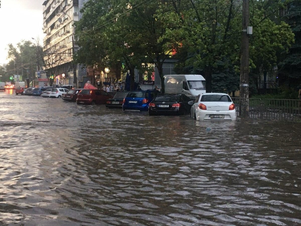 Дождь, град и порывы ветра: хроника непогоды в Днепре 6