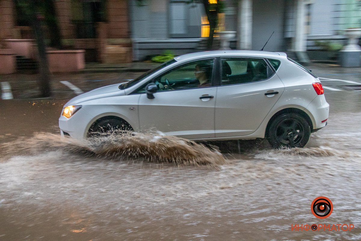 Дождь, град и порывы ветра: хроника непогоды в Днепре 18
