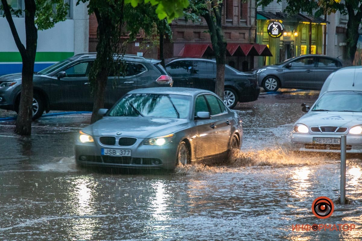 Дождь, град и порывы ветра: хроника непогоды в Днепре 19