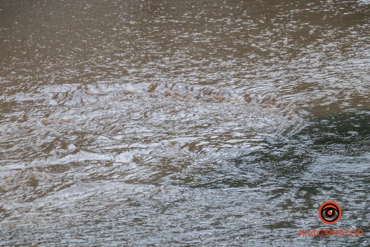 Дождь, град и порывы ветра: хроника непогоды в Днепре 20