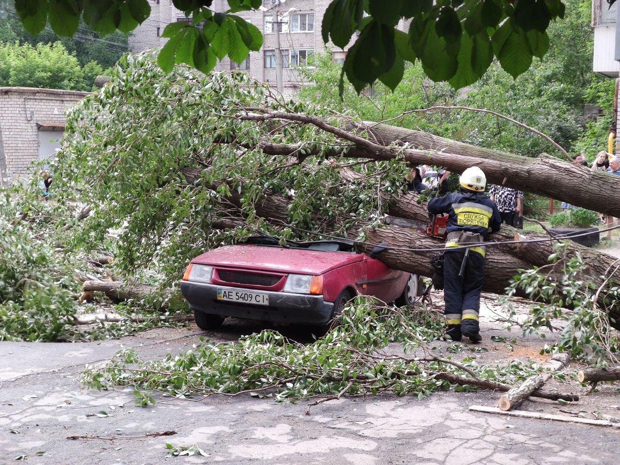 Дождь, град и порывы ветра: хроника непогоды в Днепре 22