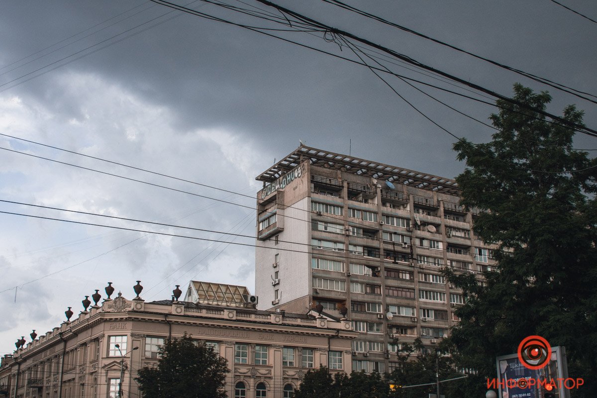 В Днепре прошел сильный дождь: фото непогоды 1
