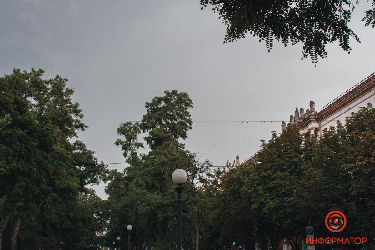 В Днепре прошел сильный дождь: фото непогоды 4