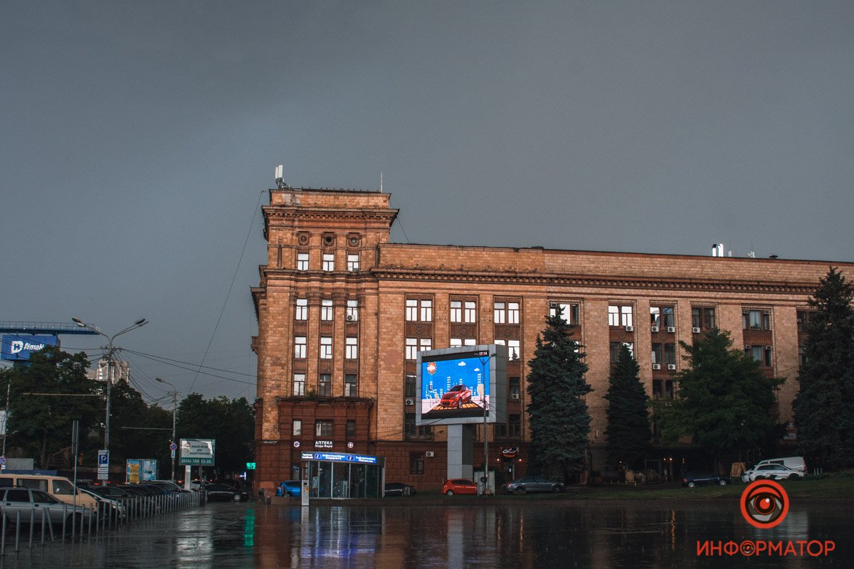 В Днепре прошел сильный дождь: фото непогоды 14