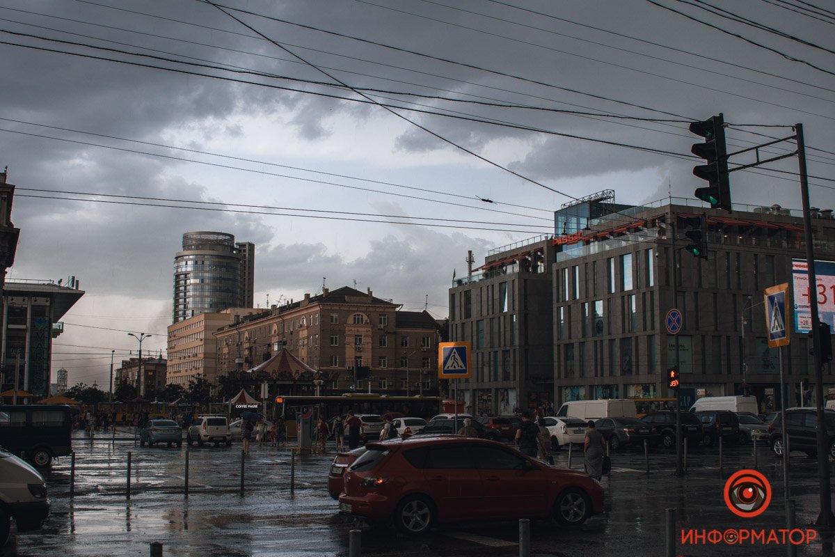 В Днепре прошел сильный дождь: фото непогоды 15