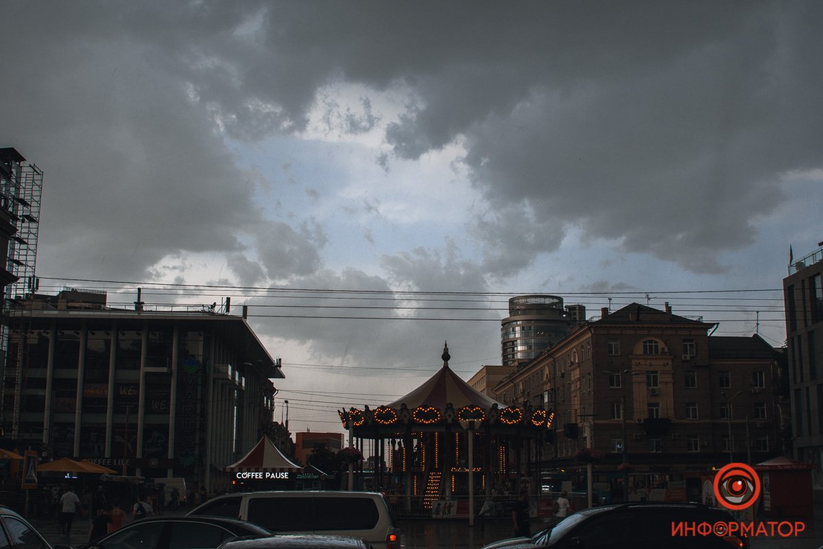 В Днепре прошел сильный дождь: фото непогоды 16