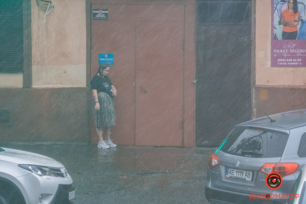 В Днепре прошел сильный дождь: фото непогоды 24