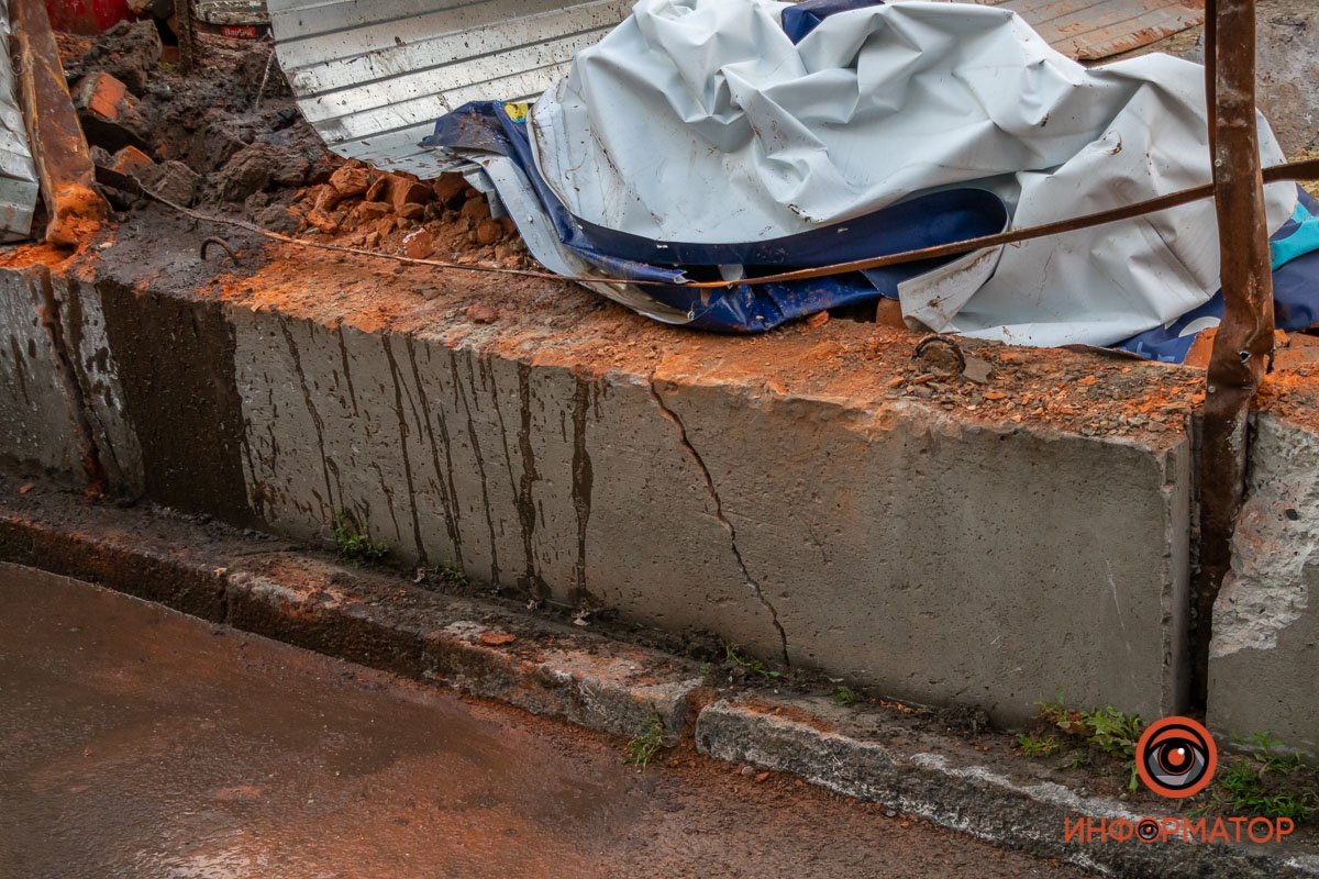 В Днепре ночью рухнул металлический резервуар на стройплощадке станции метро 2