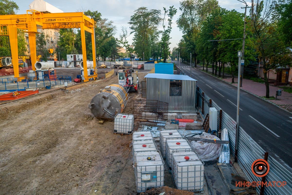 В Днепре ночью рухнул металлический резервуар на стройплощадке станции метро 5