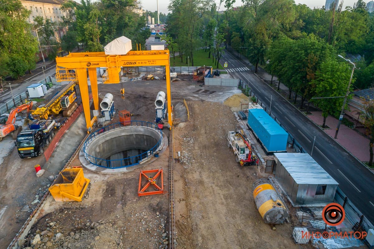 В Днепре ночью рухнул металлический резервуар на стройплощадке станции метро 8