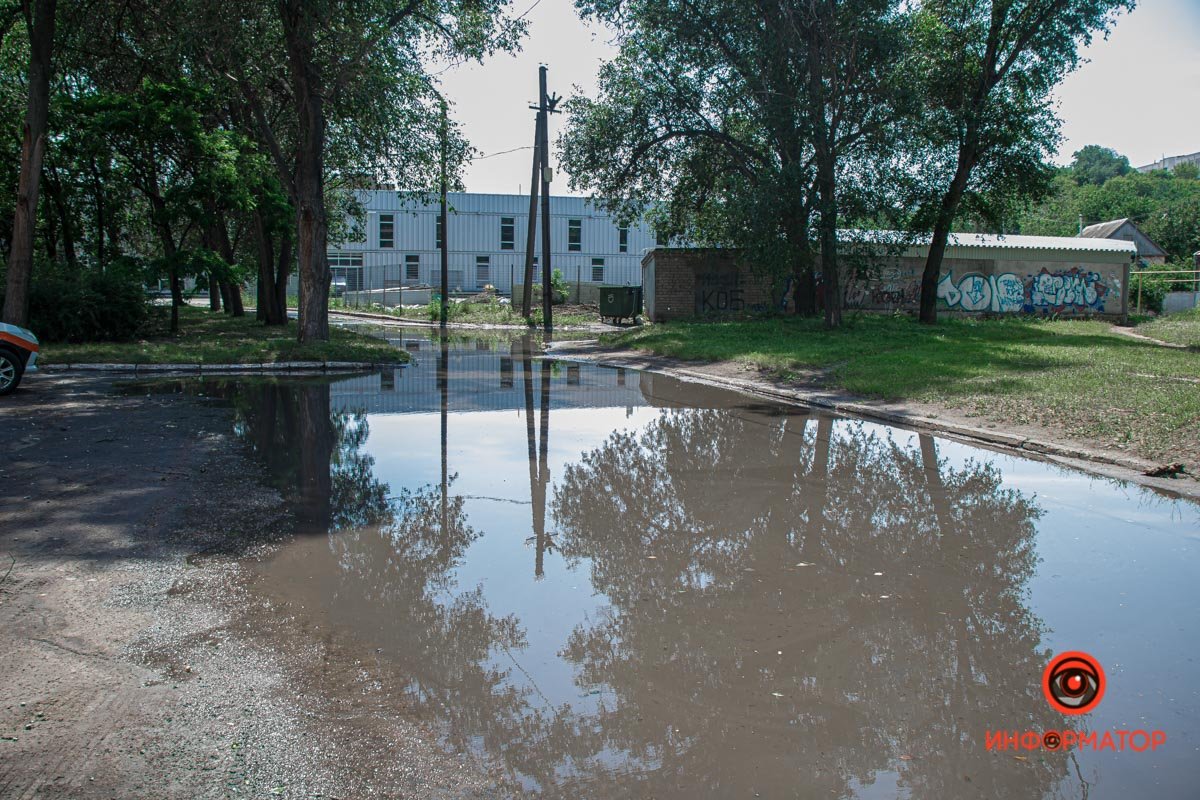 В Днепре на Мандрыковском спуске после бури затопило частные дома и огороды 1