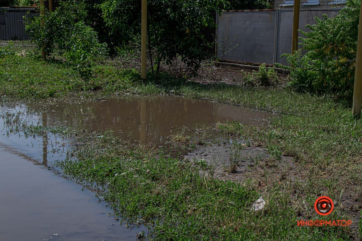 В Днепре на Мандрыковском спуске после бури затопило частные дома и огороды 3