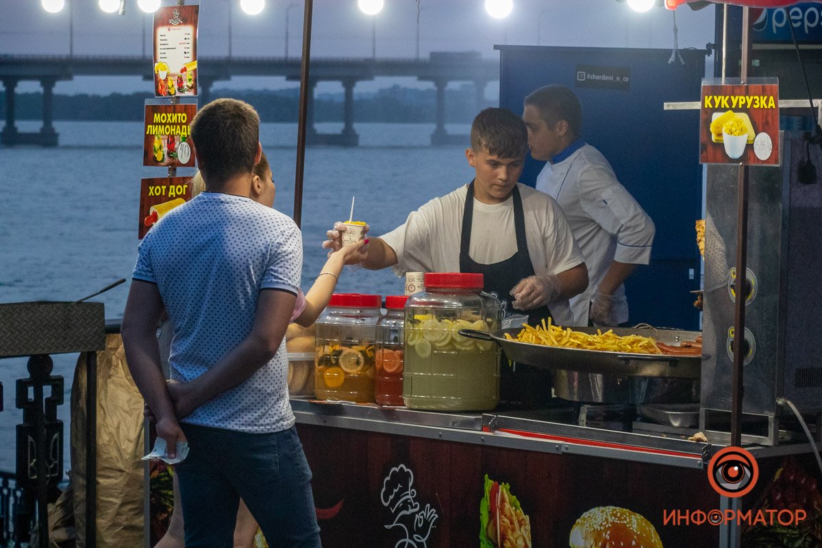 Можно подкрепиться и утолить жажду Можно подкрепиться и утолить жажду