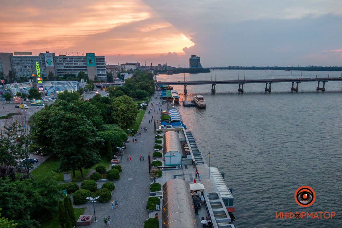 Черту провели по небу Черту провели по небу