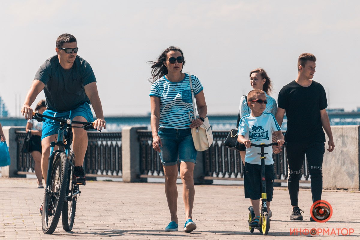 Миссис Смит, мистер Смит и мистер Смит-младший Миссис Смит, мистер Смит и мистер Смит-младший