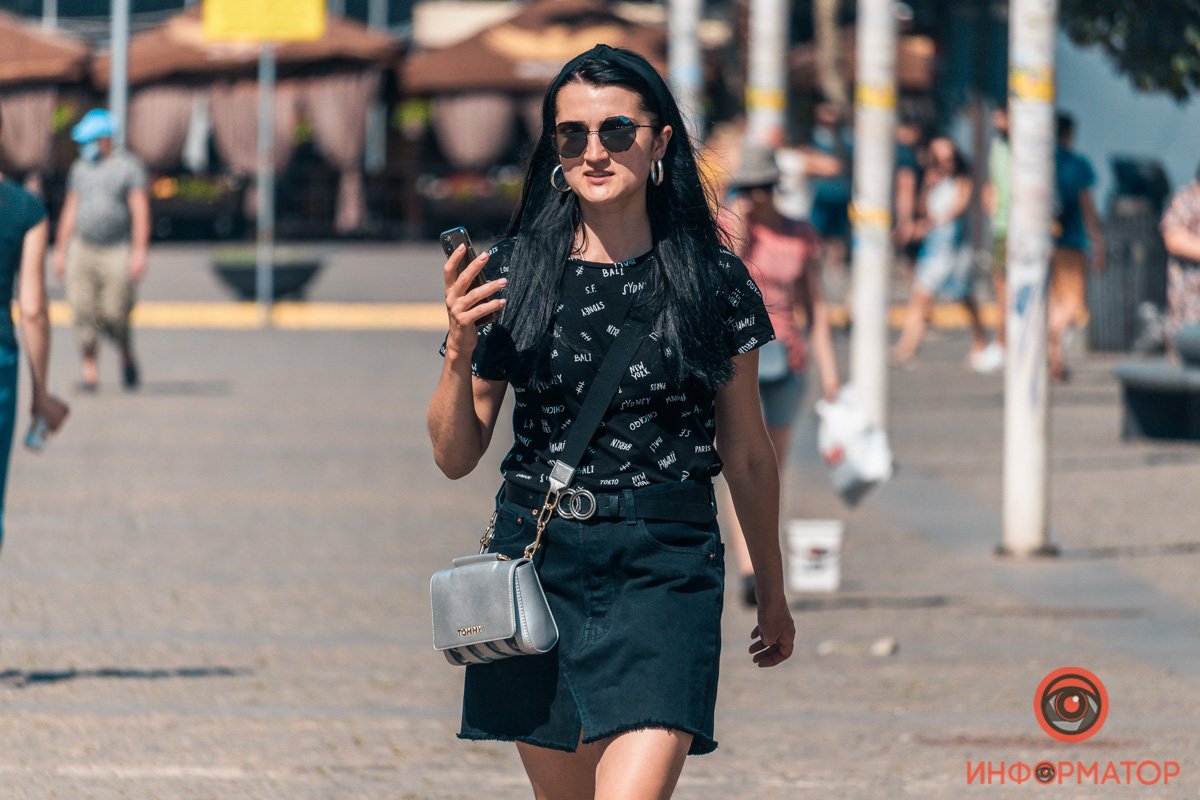 Хочется поскорее пробежать раскаленную Европейскую площадь Хочется поскорее пробежать раскаленную Европейскую площадь