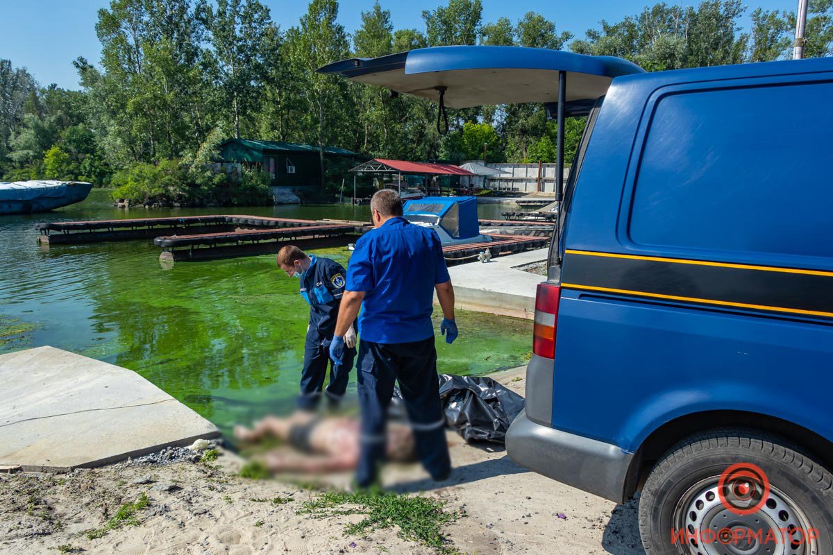 Мужчину нашли недалеко от берега на лодочной станции по Маршала Малиновского, 103Б