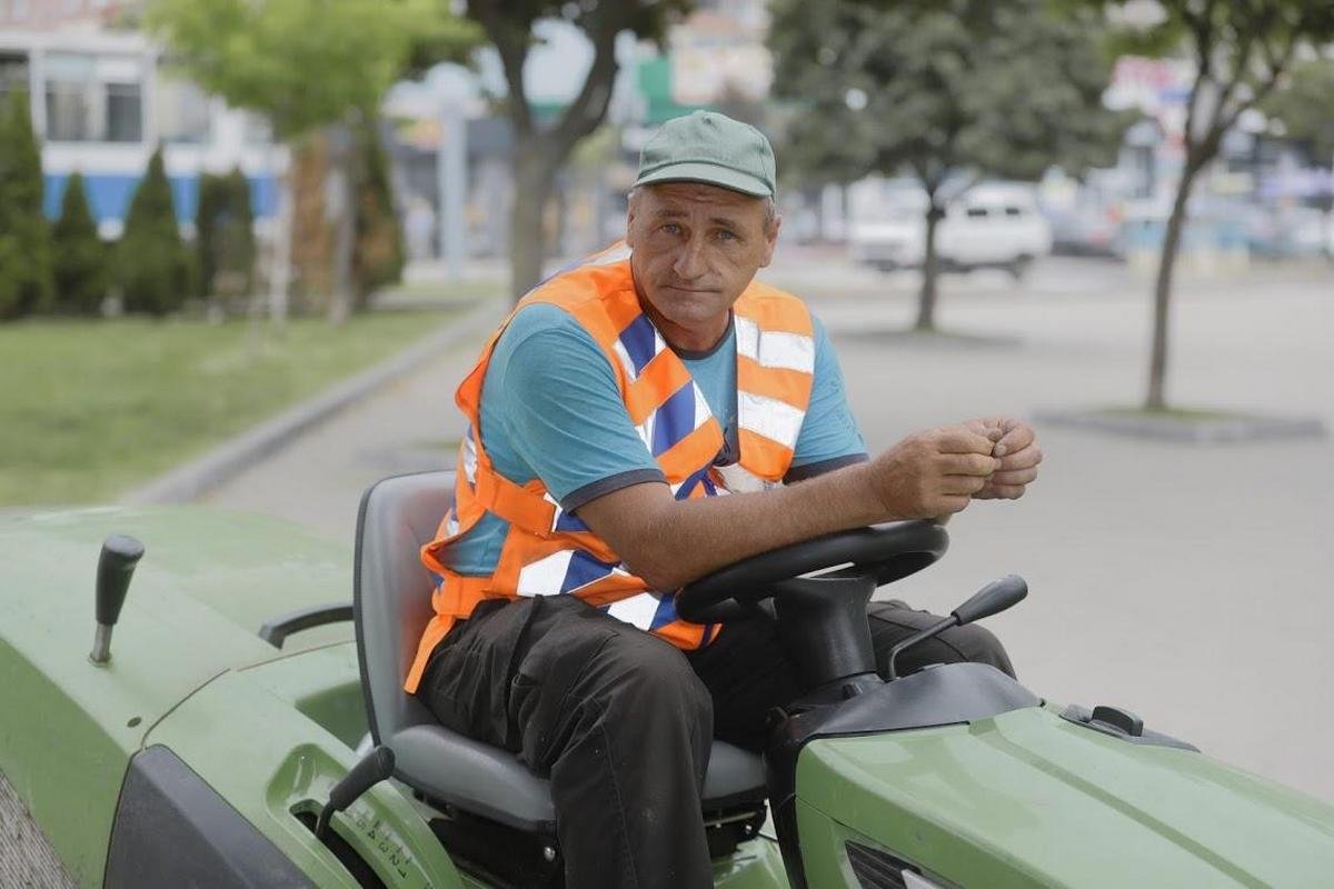 Коммунальщики Днепра вышли на тропу войны с амброзией 5